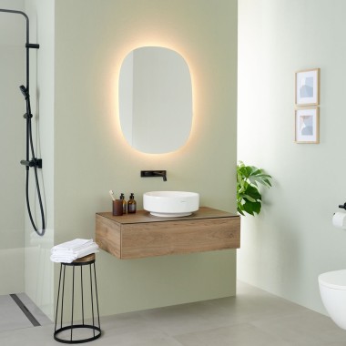 Ogledalo Geberit Option Oval sa nadpultnim umivaonikom VariForm i kupatilskim nameštajem